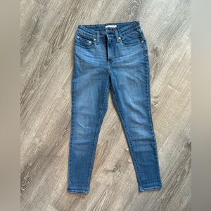 NWOT Levi’s 721 Skinny Jeans Size 28 Short